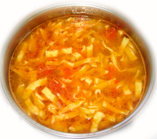 Ciorba cu taitei de casa