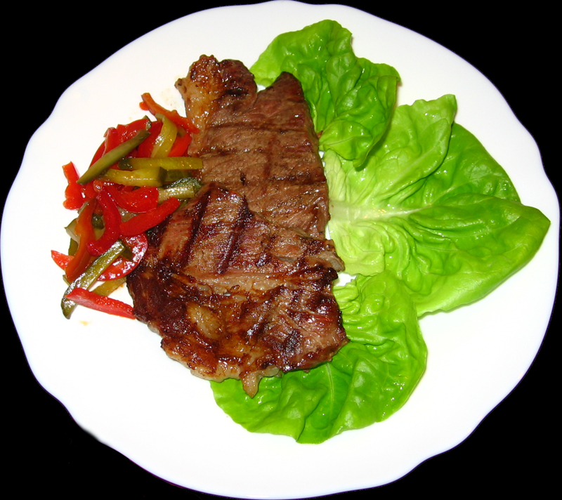 Ceafa de porc la gratar cu salata
