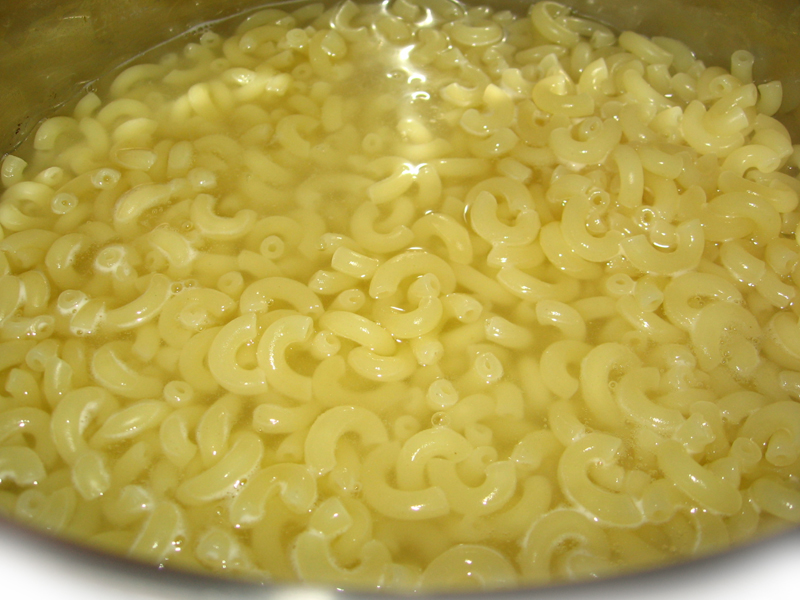 Paste cu carne de pui