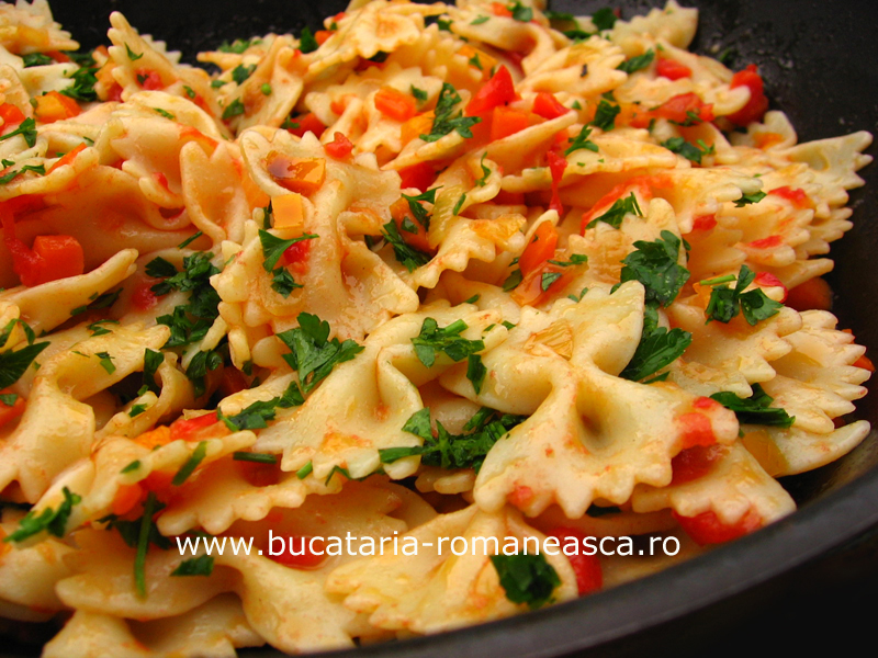 Farfalle cu legume