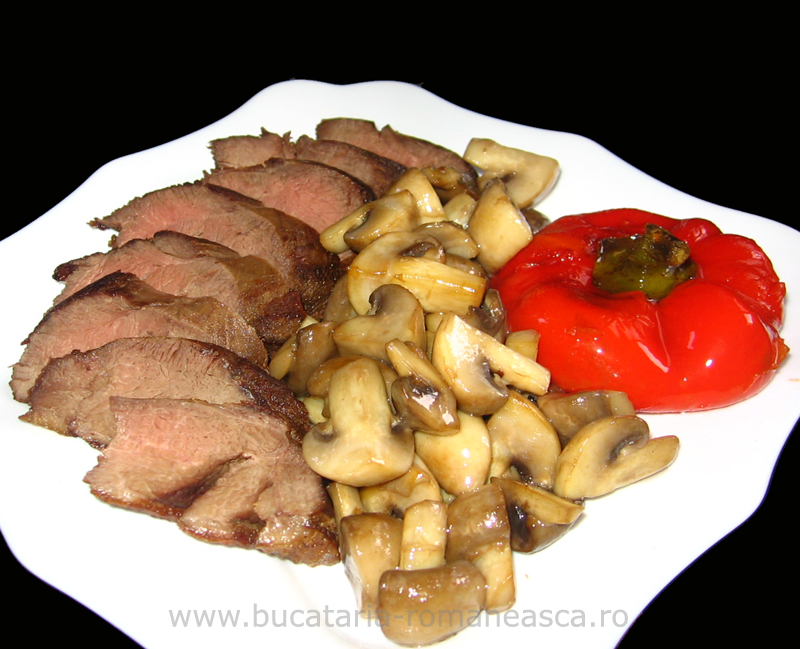 Piept de gasca cu ciuperci sote